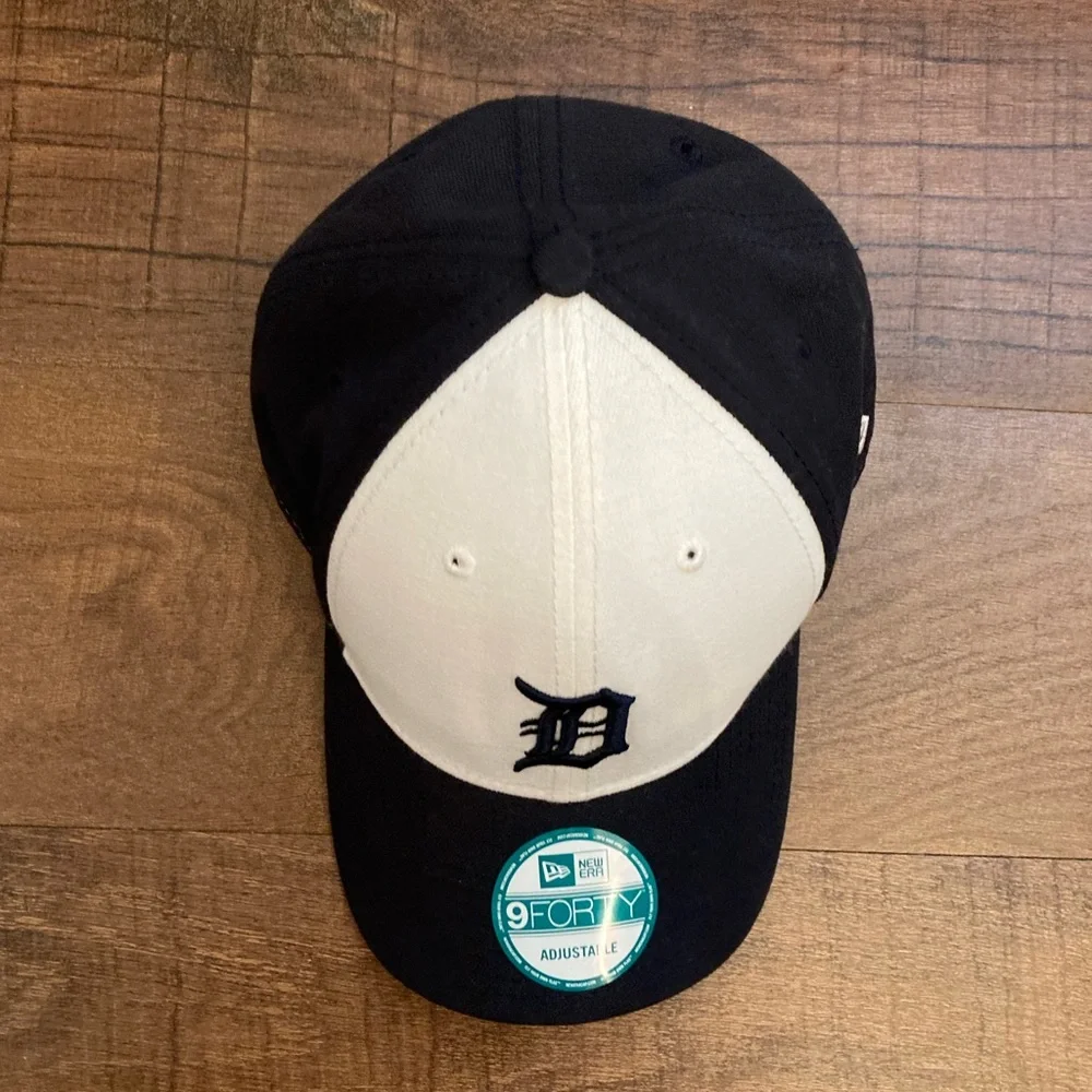 New Era Two-Tone MLB Detroit Tigers Baseball Hat 9FORTY Cap Strapback NWT